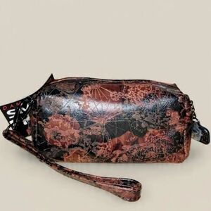 NWT Erbanna multi compartment pouch wristlet.